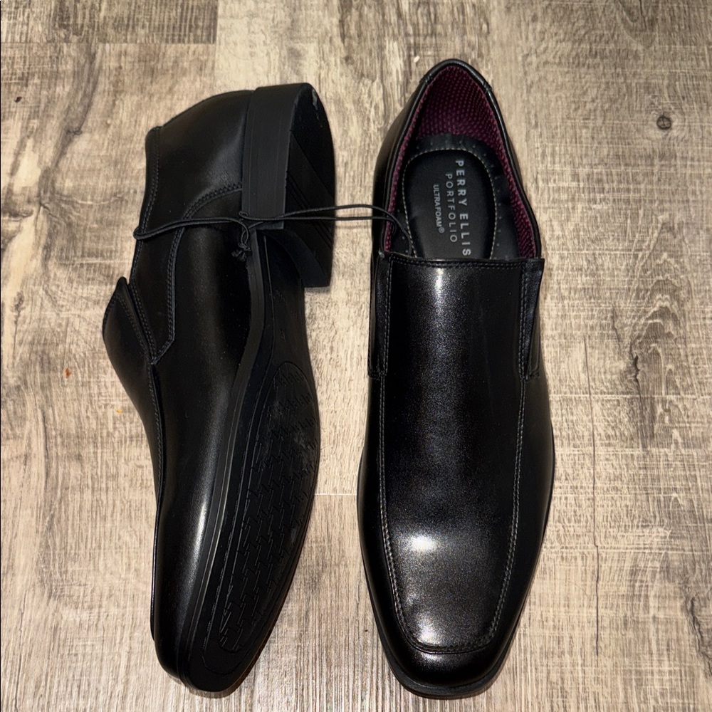 Perry Ellis Men's Sleek Black Oxfords